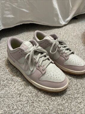 Dunk low women’s platinum violet